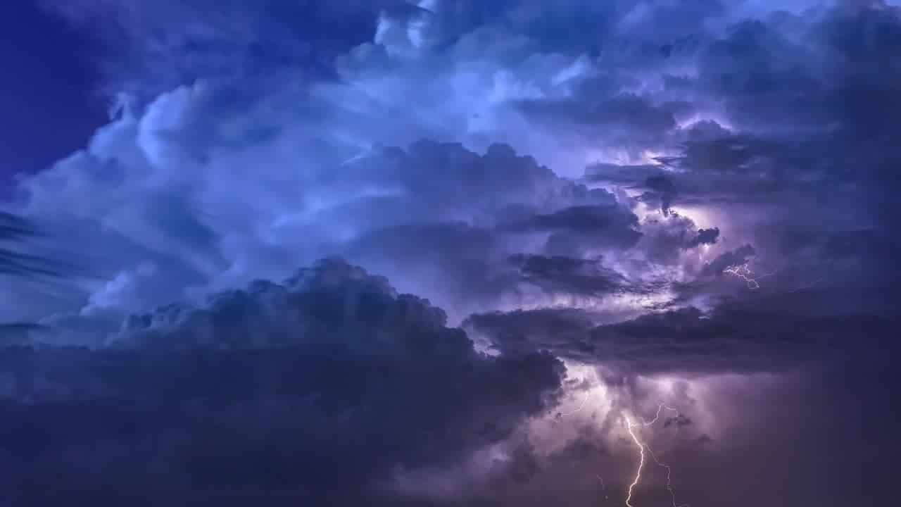 Weitere Empörung Gottes über die Priester